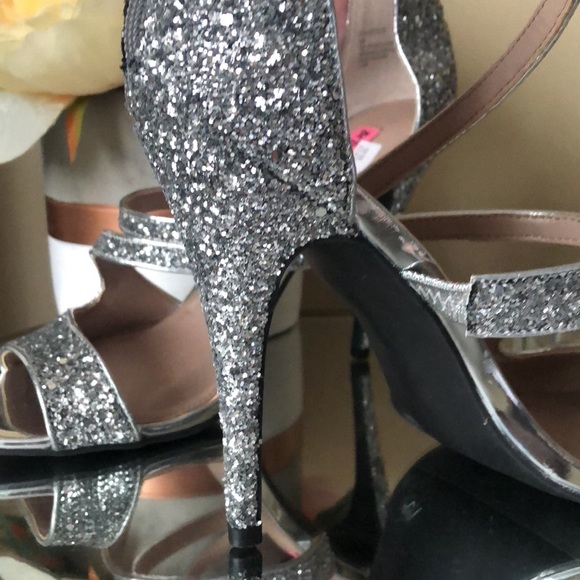 BETSEY JOHNSON Glitter silver heels - Picture 6 of 8